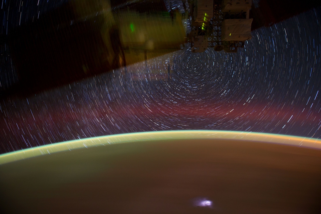 Фотография: Звездные следы - фото с МКС №10 - BigPicture.ru