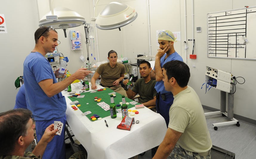 Фотография: Военный госпиталь на британской базе Кэмп Бастион в Афганистане №7 - BigPicture.ru