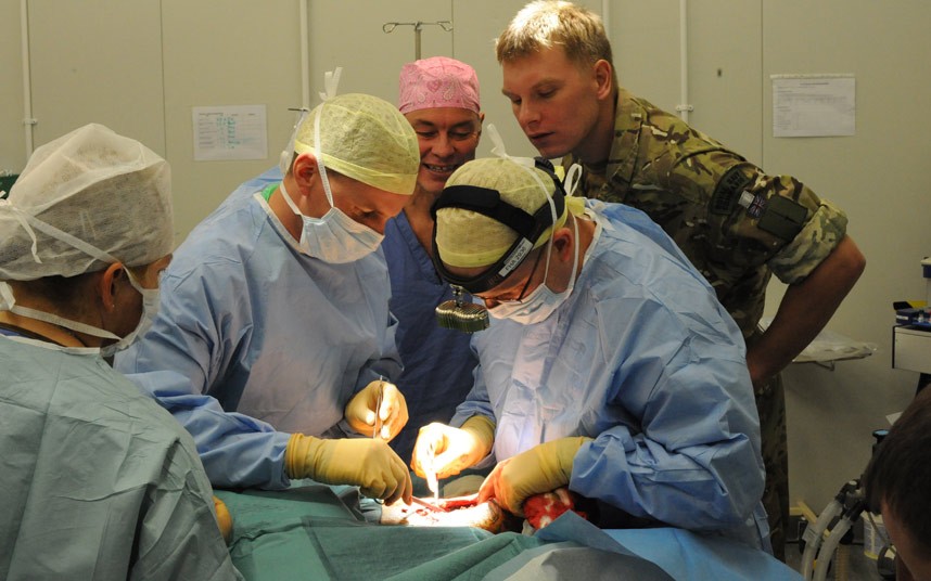 Фотография: Военный госпиталь на британской базе Кэмп Бастион в Афганистане №14 - BigPicture.ru