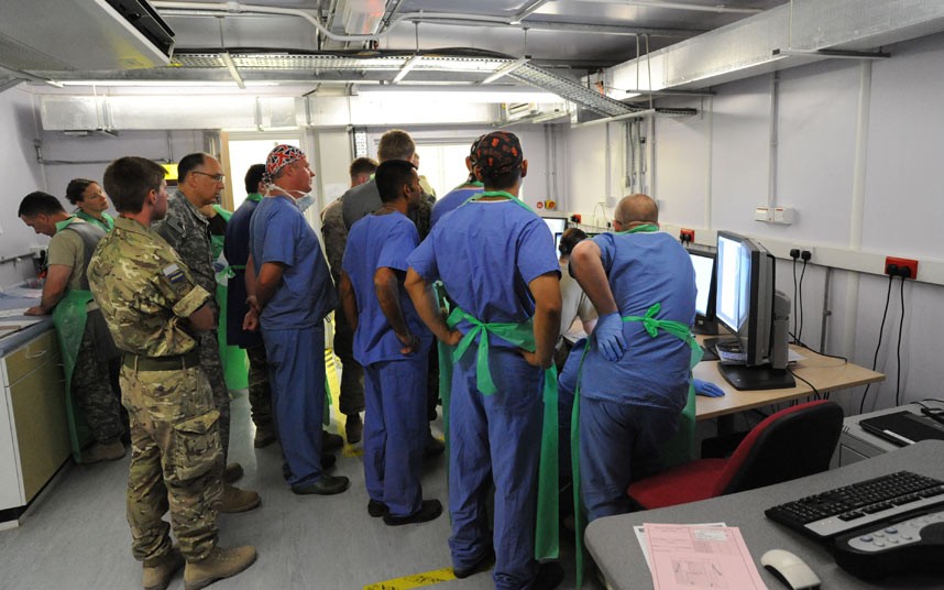 Фотография: Военный госпиталь на британской базе Кэмп Бастион в Афганистане №18 - BigPicture.ru