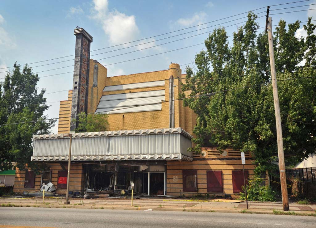 Фотография: Заброшенный кинотеатр Амбассадор - забытая жемчужина стиля ар-деко №6 - BigPicture.ru