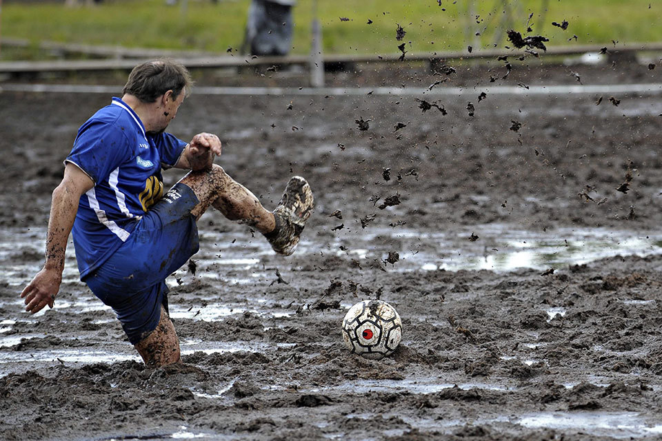 Фотография: Футбол в грязи №2 - BigPicture.ru