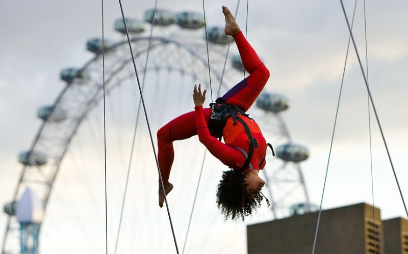 Фотография: Акробаты на улицах Лондона №1 - BigPicture.ru