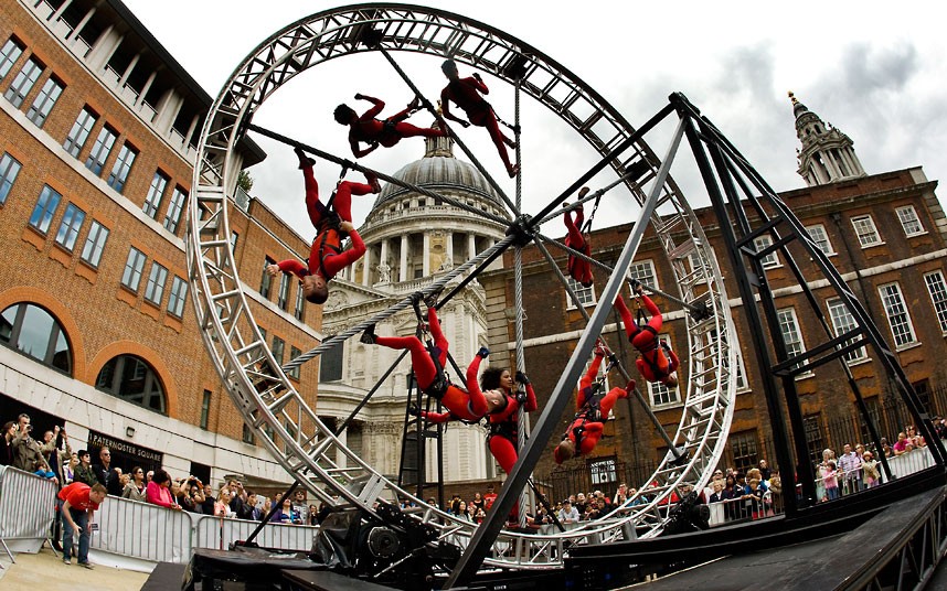 Фотография: Акробаты на улицах Лондона №13 - BigPicture.ru