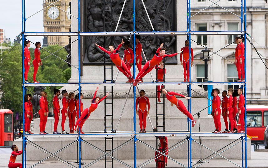 Фотография: Акробаты на улицах Лондона №6 - BigPicture.ru