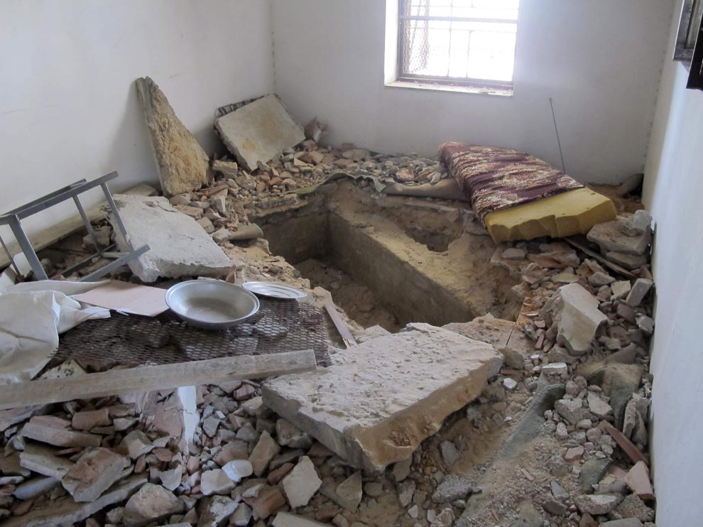 Фотография: Ливийские вандалы разрушили мечеть бульдозерами №4 - BigPicture.ru