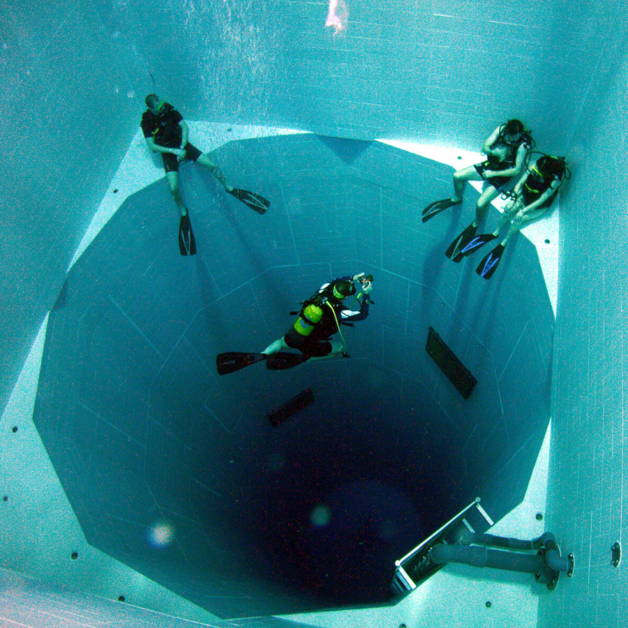 Фотография: 7 самых удивительных фактов о самом глубоком бассейне в мире №2 - BigPicture.ru