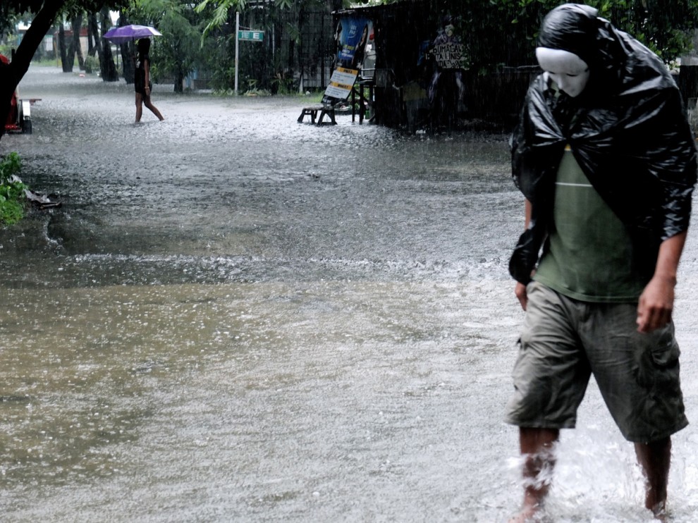 Фотография: Наводнение на Филиппинах: столица страны затоплена №13 - BigPicture.ru