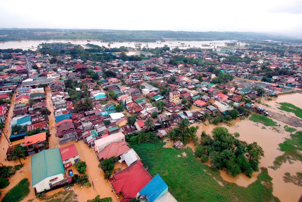 Фотография: Наводнение на Филиппинах: столица страны затоплена №19 - BigPicture.ru