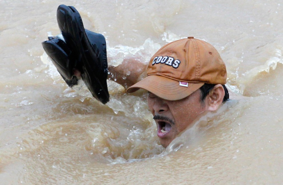 Фотография: Наводнение на Филиппинах: столица страны затоплена №9 - BigPicture.ru