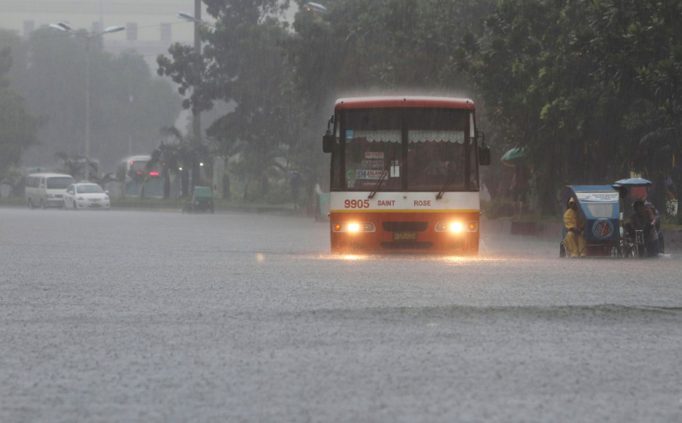 Фотография: Наводнение на Филиппинах: столица страны затоплена №11 - BigPicture.ru