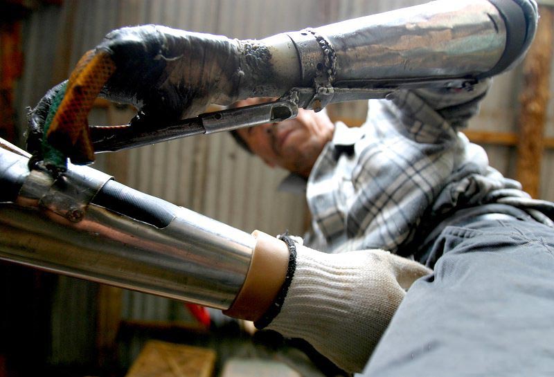 Фотография: Китайский крестьянин сделал себе бионические руки №10 - BigPicture.ru