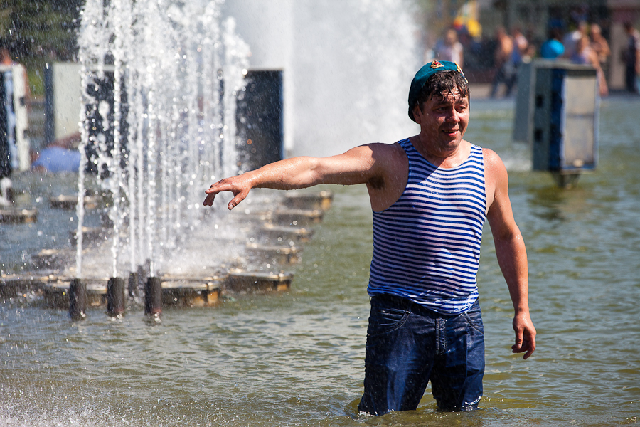 Фотография: Как человек в Парк Горького на день ВДВ ходил №14 - BigPicture.ru
