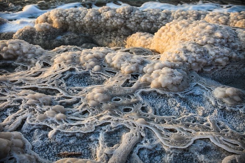 Фотография: Странные соляные образования в Мертвом море №6 - BigPicture.ru