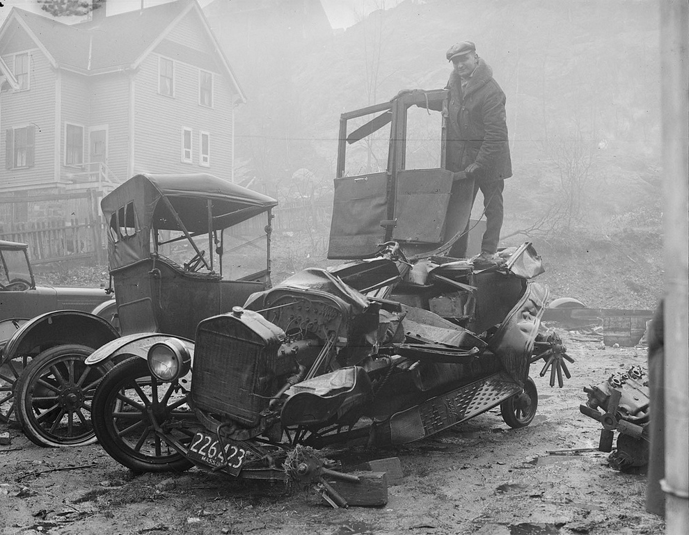 Фотография: Самые яркие кадры автомобильных аварий прошлого века №17 - BigPicture.ru