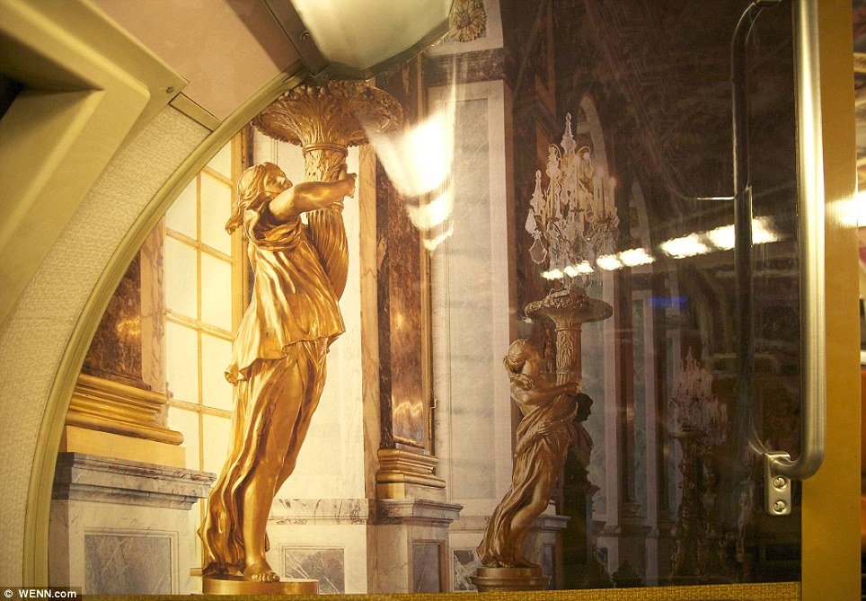 Фотография: Версаль в электричке №10 - BigPicture.ru