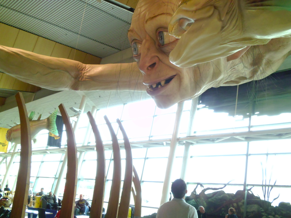 Фотография: Гигантский Горлум в ново-зеландском аэропорту №3 - BigPicture.ru