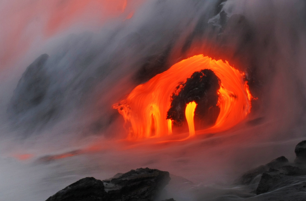 Фотография: Когда лава встречается с водой №11 - BigPicture.ru