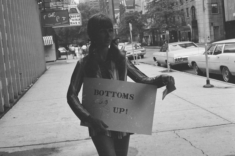 Фотография: За 40 лет до Femen - акция топлесс в Нью-Йорке 1971-года №2 - BigPicture.ru