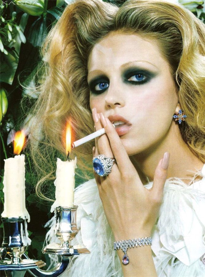 Фотография: 37 роковых красавиц и сигареты №13 - BigPicture.ru