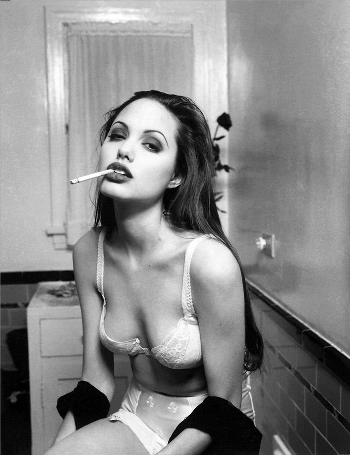 Фотография: 37 роковых красавиц и сигареты №3 - BigPicture.ru