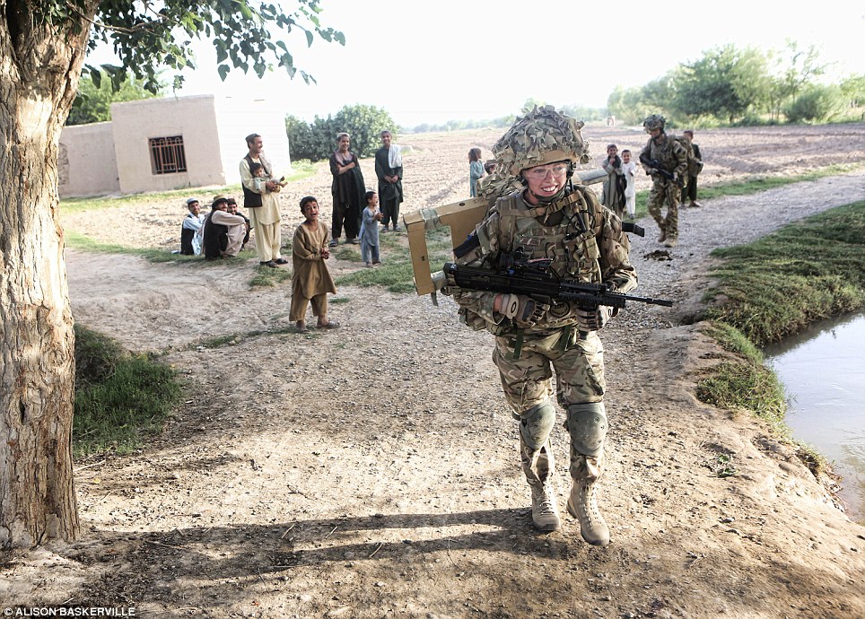 Фотография: Будни британских женщин-военнослужащих в Афганистане №2 - BigPicture.ru
