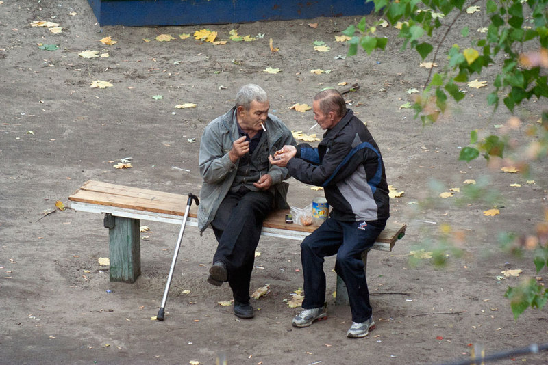 Фотография: Фотограф четыре года снимал, что происходит на лавочке в украинском дворе №7 - BigPicture.ru