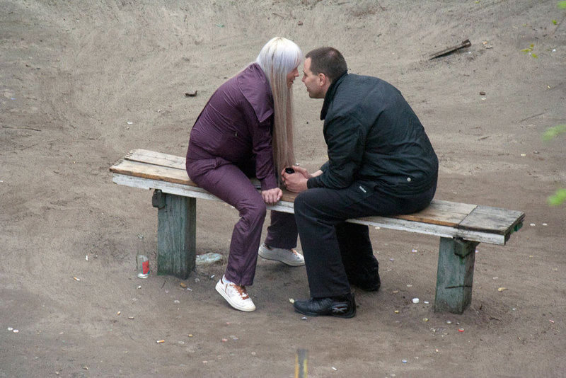 Фотография: Фотограф четыре года снимал, что происходит на лавочке в украинском дворе №10 - BigPicture.ru