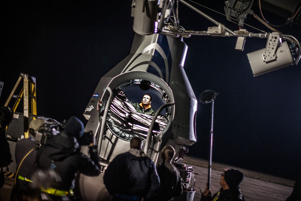Фотография: Феликс Баумгартнер совершил прыжок из космоса №17 - BigPicture.ru