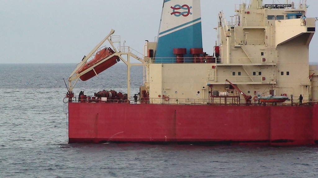 Фотография: Освобождение танкера 