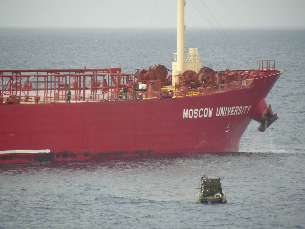 Фотография: Освобождение танкера 