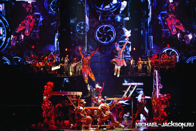 Фотография: Майкл Джексон в шоу Cirque du Soleil 