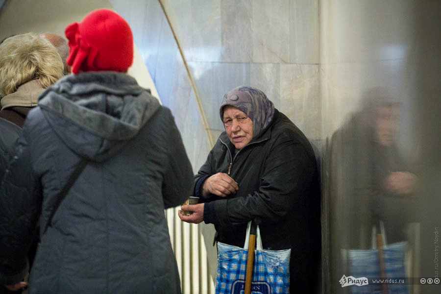 Фотография: Бизнес по-русски: попрошайки в метро №2 - BigPicture.ru