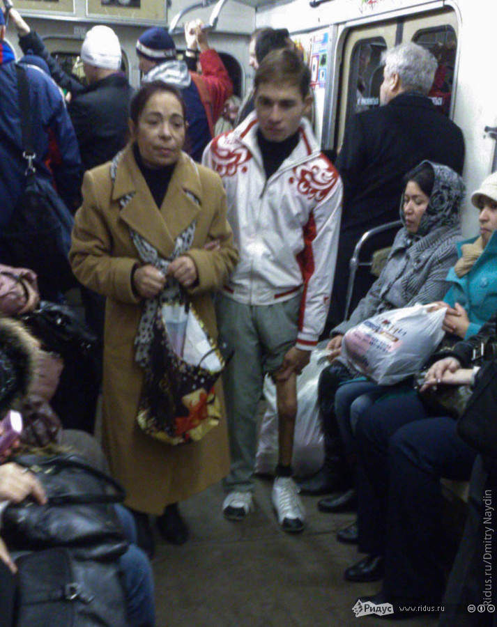 Фотография: Бизнес по-русски: попрошайки в метро №8 - BigPicture.ru