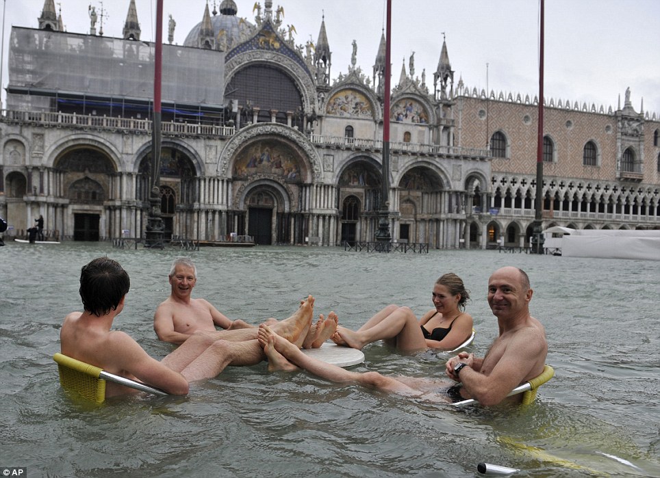 Фотография: Одно из сильнейших наводнений за всю историю Венеции №4 - BigPicture.ru
