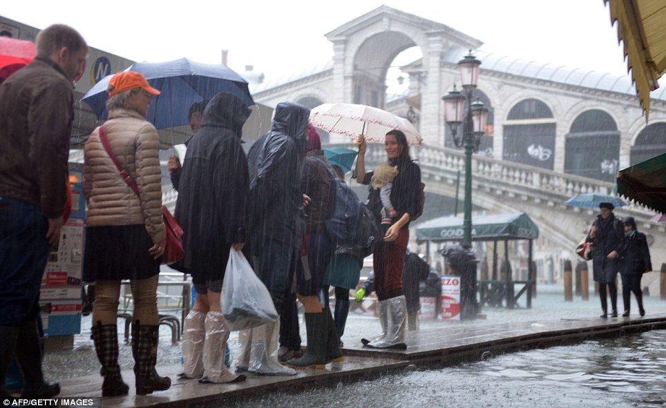 Фотография: Одно из сильнейших наводнений за всю историю Венеции №5 - BigPicture.ru