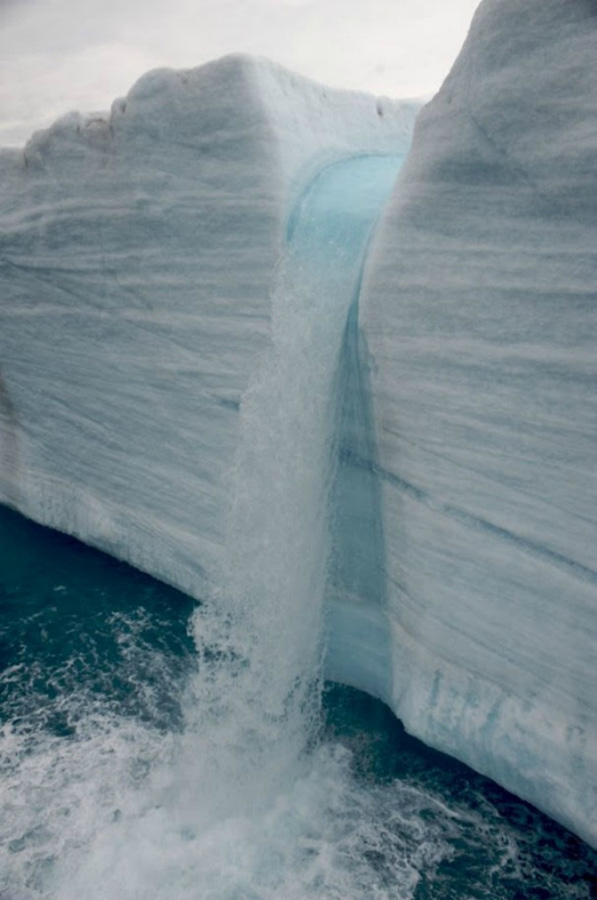 Фотография: Огромные водопады в ледниках заповедника Свальбард №8 - BigPicture.ru