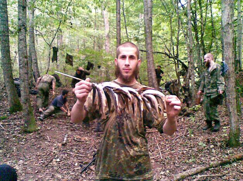 Фотография: Быт террористов. Как живут имаратыши в лесу №11 - BigPicture.ru