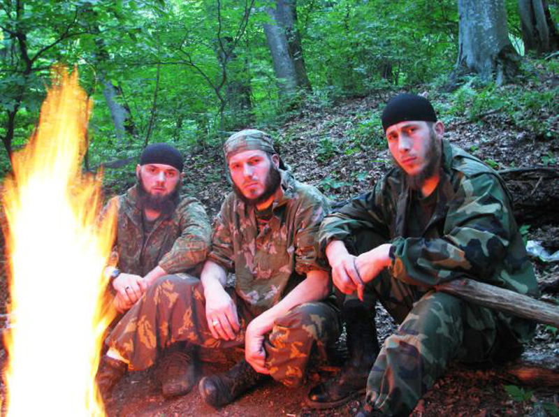 Фотография: Быт террористов. Как живут имаратыши в лесу №8 - BigPicture.ru