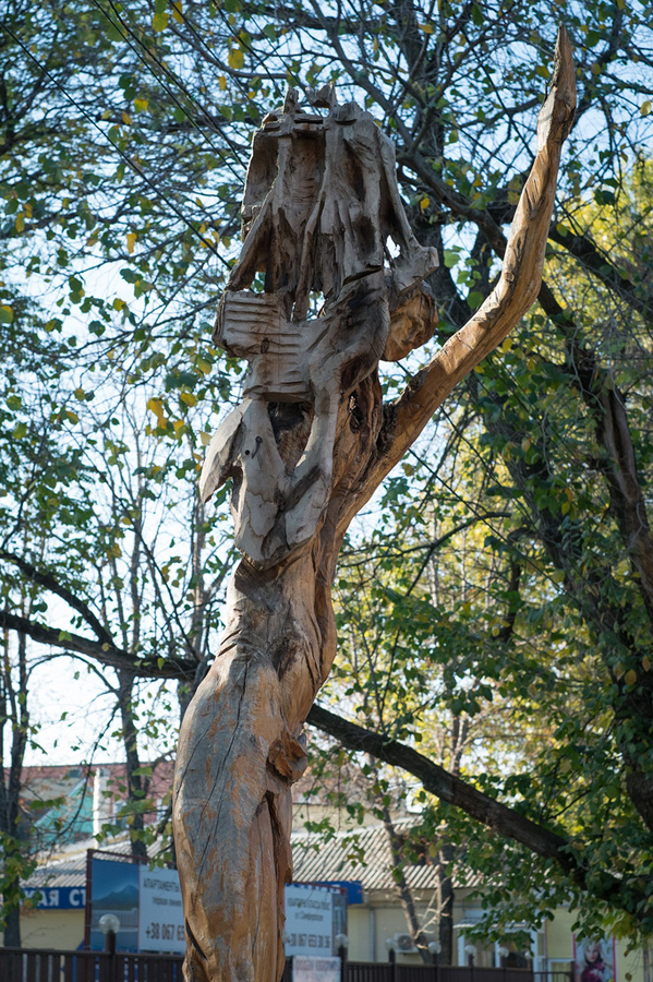 Фотография: Деревянные скульптуры в Симферополе №13 - BigPicture.ru