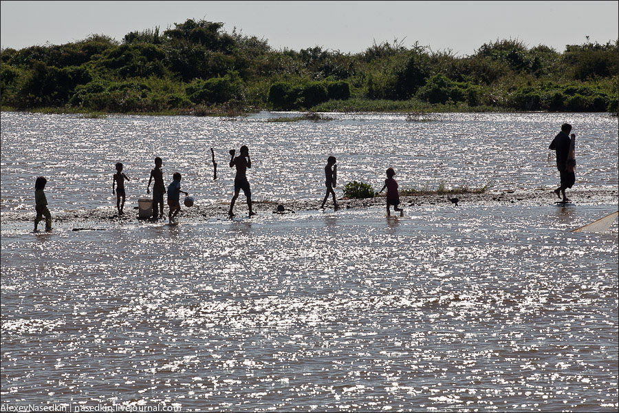 Фотография: Жизнь на озере Тонлесап в Камбодже №12 - BigPicture.ru
