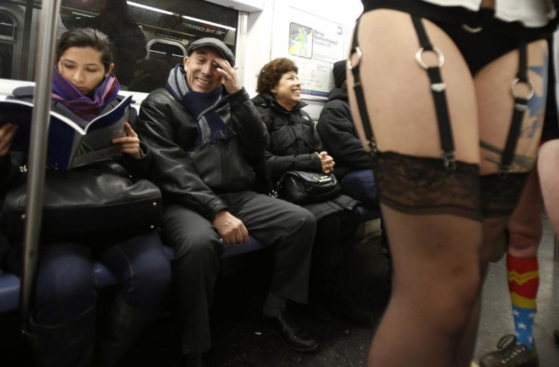 Фотография: В метро без штанов - 2013 №1 - BigPicture.ru