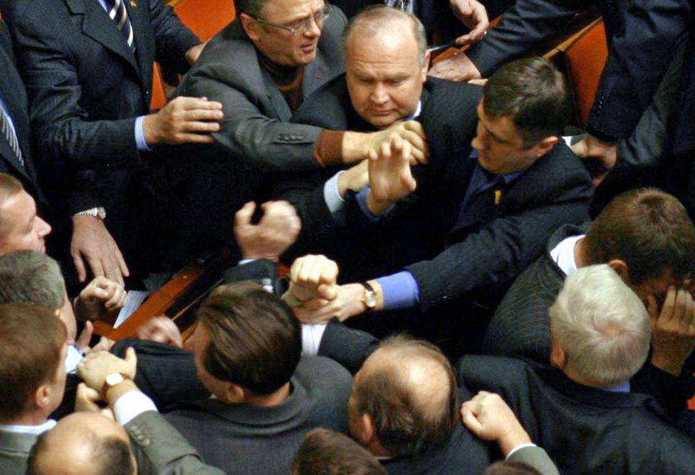 Фотография: Драки в парламентах разных стран мира №3 - BigPicture.ru