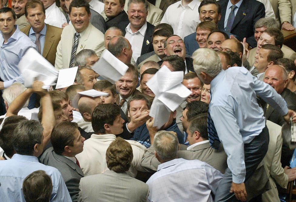 Фотография: Драки в парламентах разных стран мира №13 - BigPicture.ru