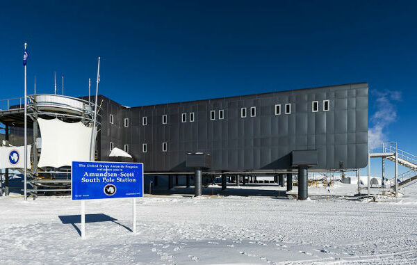 Антарктическая станция на Южном полюсе «Амундсен — Скотт»