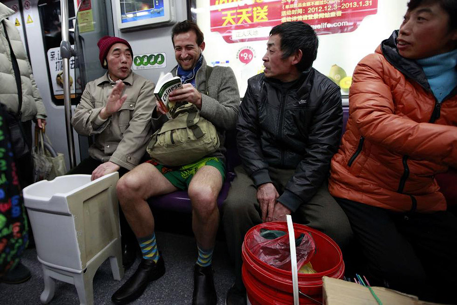 Фотография: В метро без штанов - 2013 №30 - BigPicture.ru