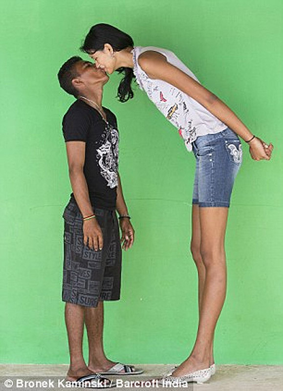 Фотография: Самая высокая в мире девушка и ее низкорослый бойфренд №12 - BigPicture.ru