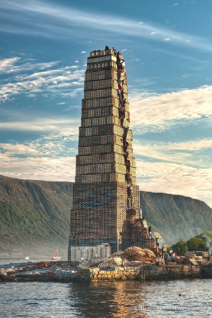 Фотография: Самый большой костер в мире №4 - BigPicture.ru