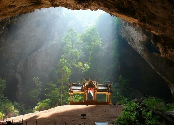 Пещера Пхрая Након в Таиланде