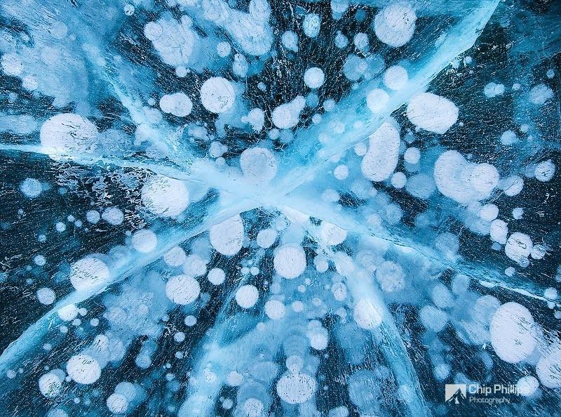 Фотография: Замерзшие пузырьки воздуха в озере №7 - BigPicture.ru